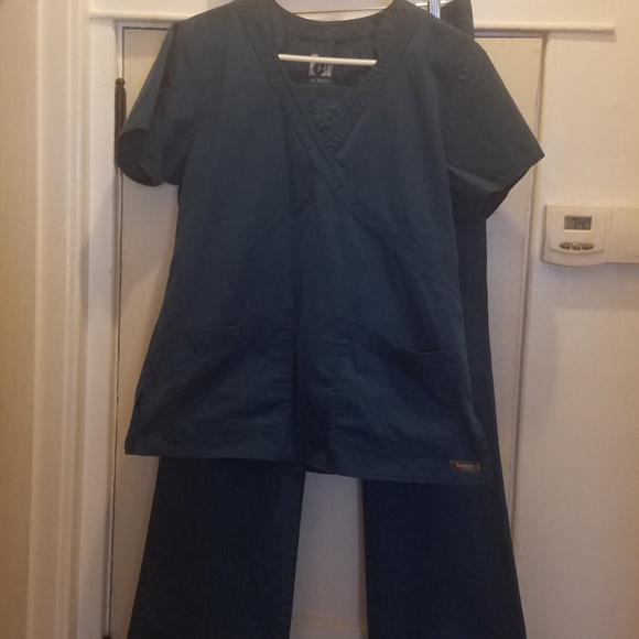 Size M Caribbean blue Barco Scrub set - Picture 1 of 5